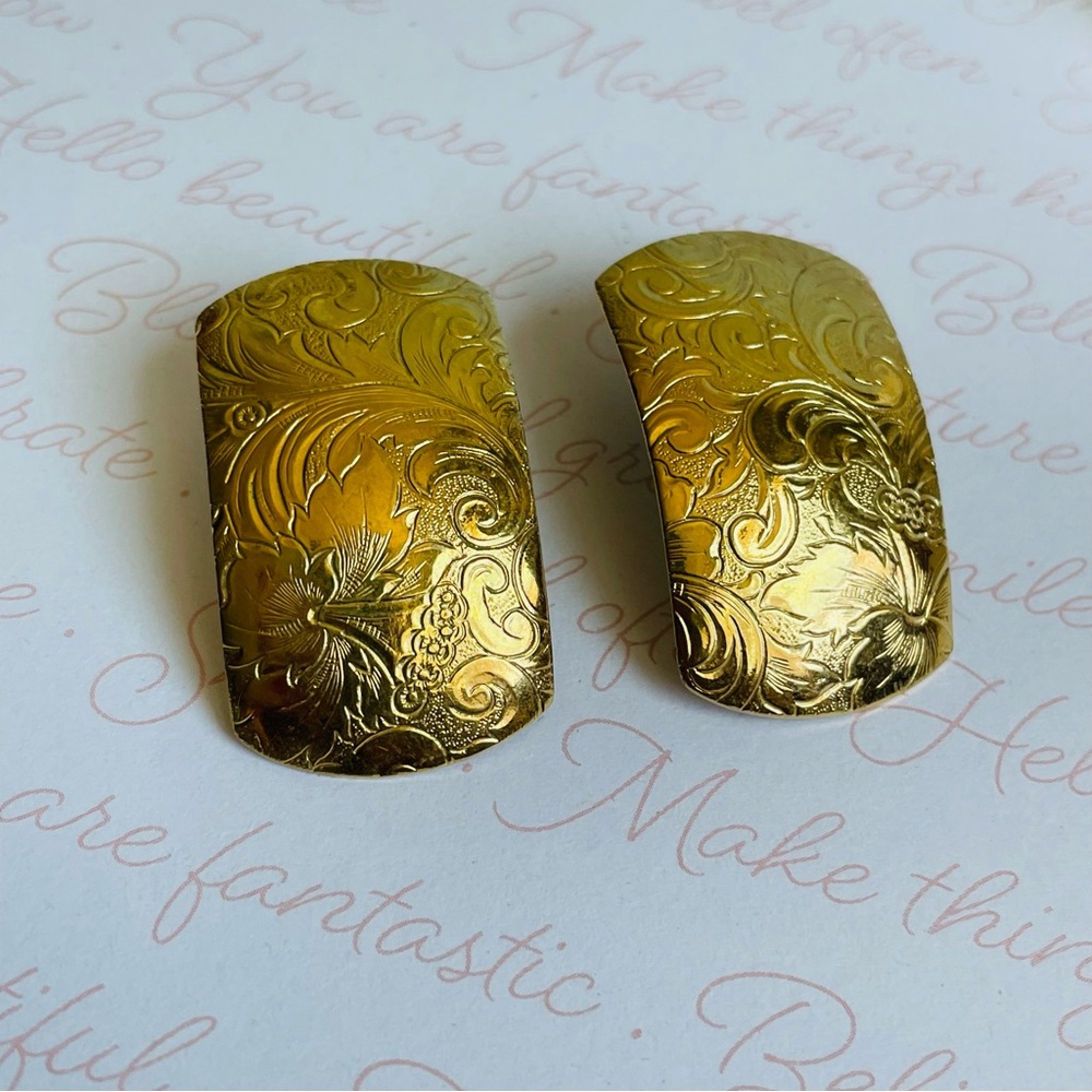 Paisley Etched Gold-Tone Floral Pierced Earrings Vintage